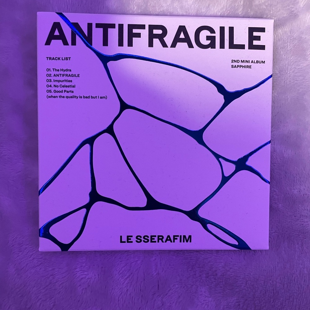 ANTIFRAGILE Track-list sapphire Ver. Includes everything. Pre-Owned only used 1.